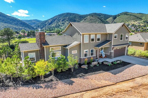 Lake Home in Palmer Lake • Hot Tub • Fire Pit • Walk to Lake
