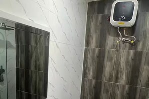 Bathroom - Deluxe Studio Suite, Kitchenette, Garden View (Lagos)