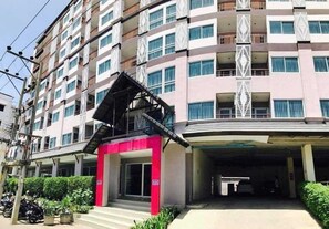 Exterior - OYO 75661 R-con At Siam (Muang Pattaya)