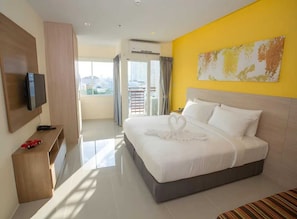 Deluxe Double Room | Desk, free WiFi, bed sheets