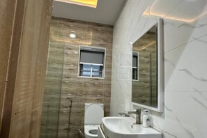 Bathroom - Luxury Apartment, 2 Bedrooms, Kitchenette, Courtyard View (Lagos)