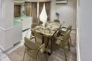 Dining - Luxury Apartment, 2 Bedrooms, Kitchenette, Courtyard View (Lagos)