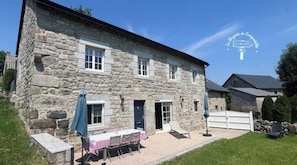 Outdoor dining - The Sheepfold of Compostela (Lajo)