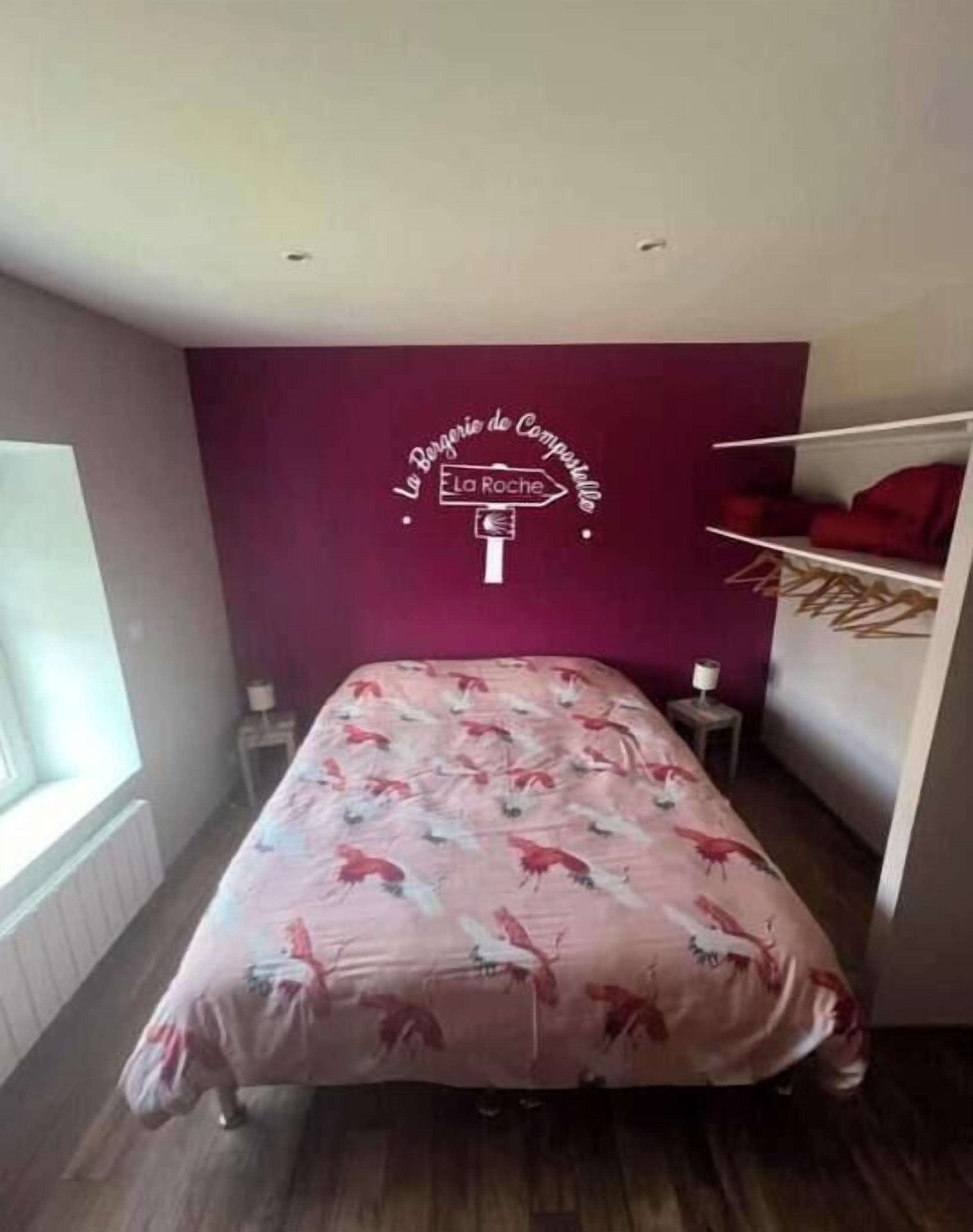 4 habitaciones, tabla de planchar con plancha, internet y ropa de cama 