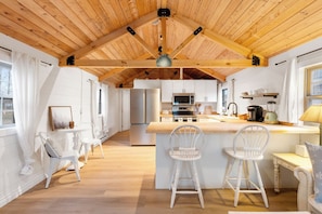Private kitchen - Riverfront Cabin right Outside of Bozeman (Gallatin Gateway)