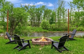 Property grounds - Riverfront Cabin right Outside of Bozeman (Gallatin Gateway)