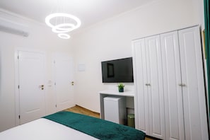 Deluxe Double Room | Iron/ironing board - AUREA ROME ANTIQUE ROOMS (Rome)