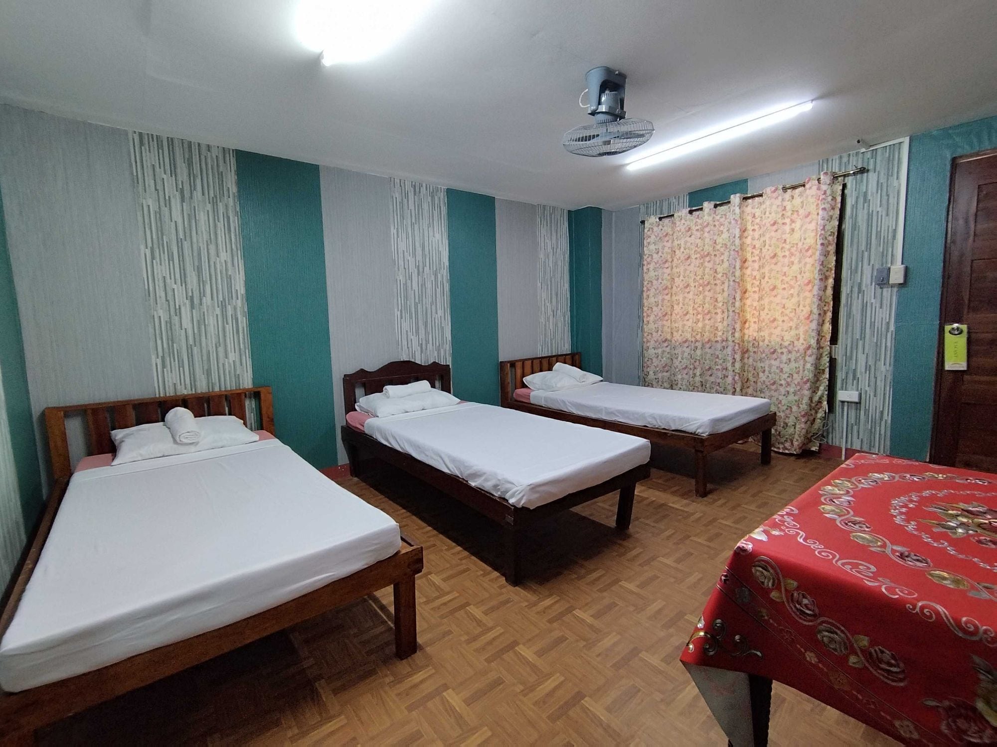 Standard Triple | Desk, WiFi (free), bed sheets
