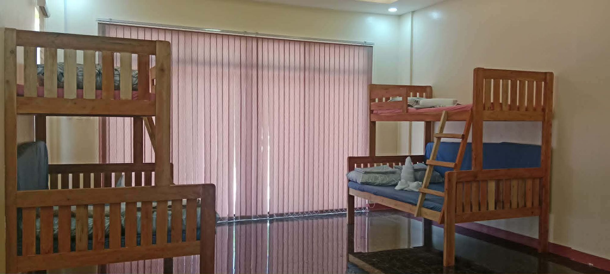 Villa Bunk Bed for 6 Pax | Desk, WiFi (free), bed sheets