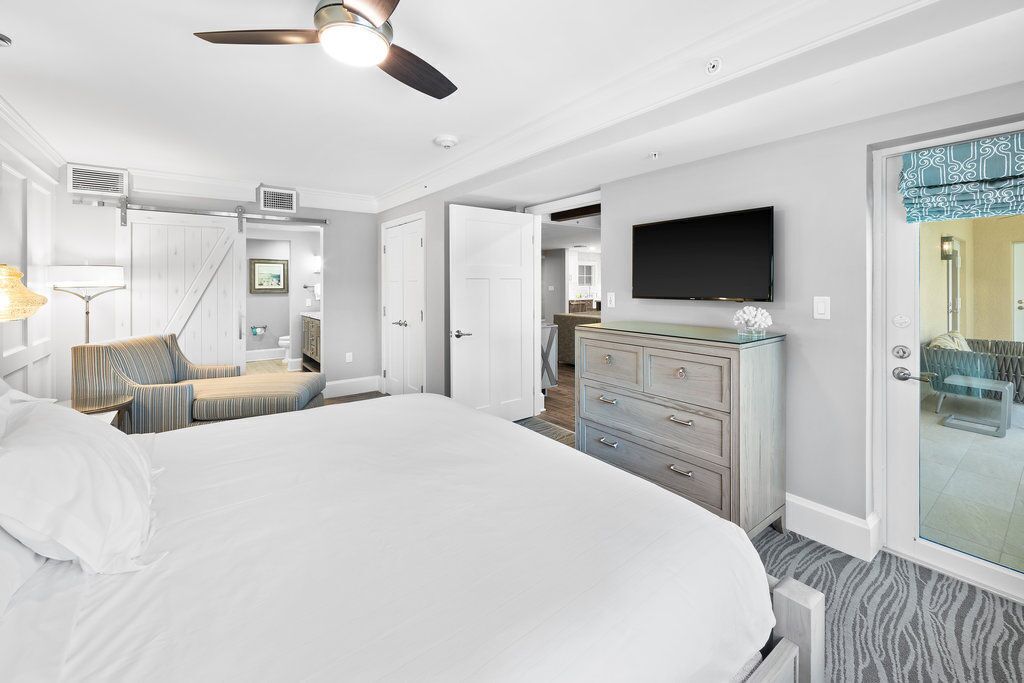 4 bedrooms, in-room safe, iron/ironing board, WiFi (free)
