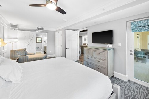 Spacious 4BR Villa Near Beach & Access to Pools