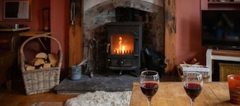 Comhla Cottage Lochwinnoch with cold plunge