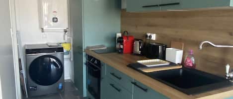 Fridge, cookware/dishes/utensils