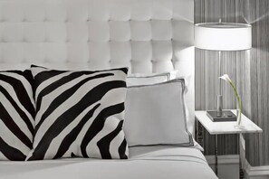 Room - Moderne | Deluxe King | Broadway Theatre District | Pet-Friendly Stay (New York)