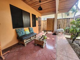 Standard Studio, Garden View | Desk, laptop workspace, WiFi (free)