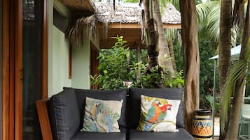 Bungalow Deluxe, quang cảnh vườn | Hiên
