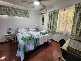 Standard Studio, Garden View | Desk, laptop workspace, WiFi (free)
