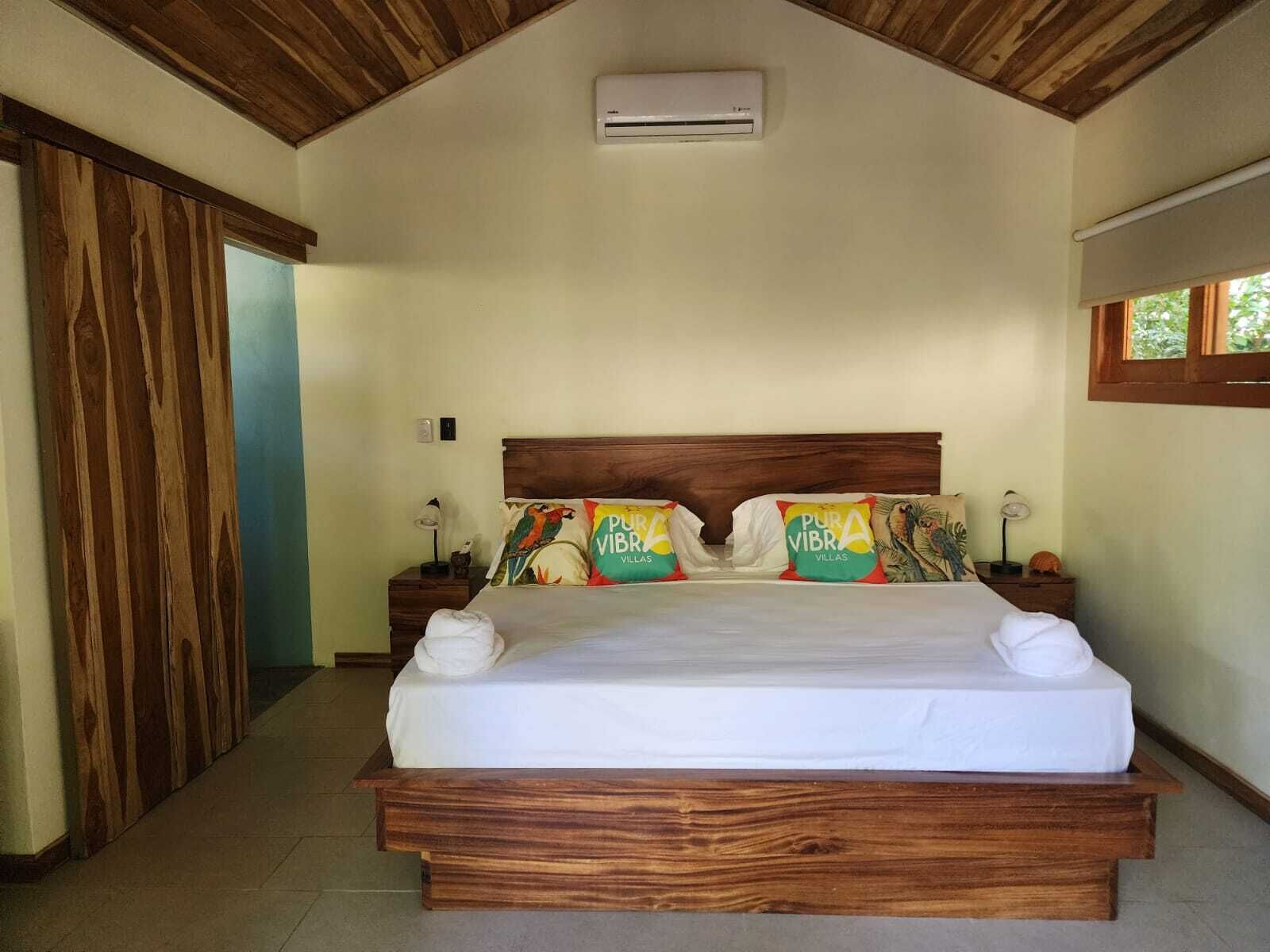 Deluxe bungalow, uitzicht op tuin | Een bureau, een laptopwerkplek, gratis wifi