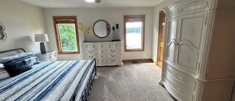 4 habitaciones, tabla de planchar con plancha, wifi y ropa de cama