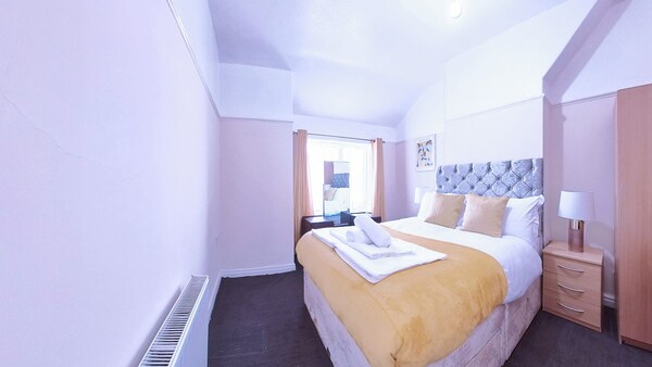 Newcastle Dream Home With 4 Bedrooms And Parking - Gateshead