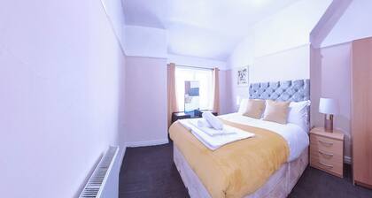 Newcastle Dream Home With 4 Bedrooms and Parking