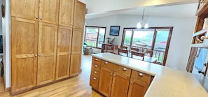 Interior - Amazing view! Charming 3-bedroom house in welcoming Anchorage neighborhood (Anchorage)