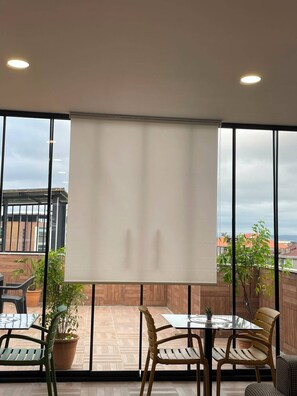 Deluxe Room, City View | Interior