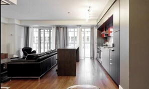 Interior - Contemporary Toronto 1BR with Balcony and Sofa Bed (Toronto)