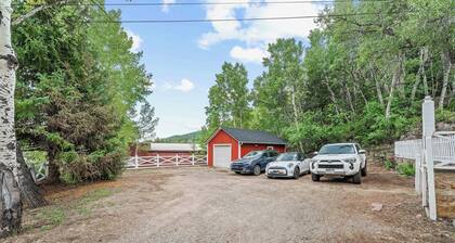 Luxury Hospitality • No Chores • EV Charger • Dogs OK • Family-Ready