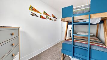 4 slaapkamers, een strijkplank/strijkijzer, gratis wifi, beddengoed