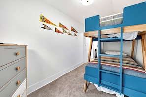4 slaapkamers, een strijkplank/strijkijzer, gratis wifi, beddengoed