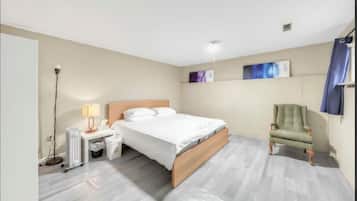 Iron/ironing board, WiFi, bed sheets