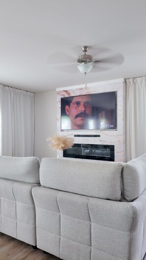 Living area - Modern Stay Near Uptown (Charlotte)