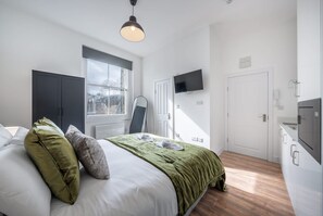 Unclassified image, 3 of 9, button - Bright Studio in Knightsbridge (London)
