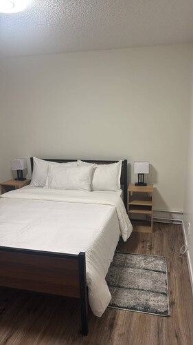 Cozy 2-Bedroom Apartment Near Downtown Calgary