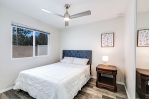 4 bedrooms, iron/ironing board, Internet, bed sheets - Spacious 4-bedroom house in peaceful Chino with AC (Chino)