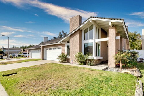 Spacious 4-bedroom house in peaceful Chino with AC