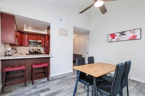 Dining - Spacious 4-bedroom house in peaceful Chino with AC (Chino)