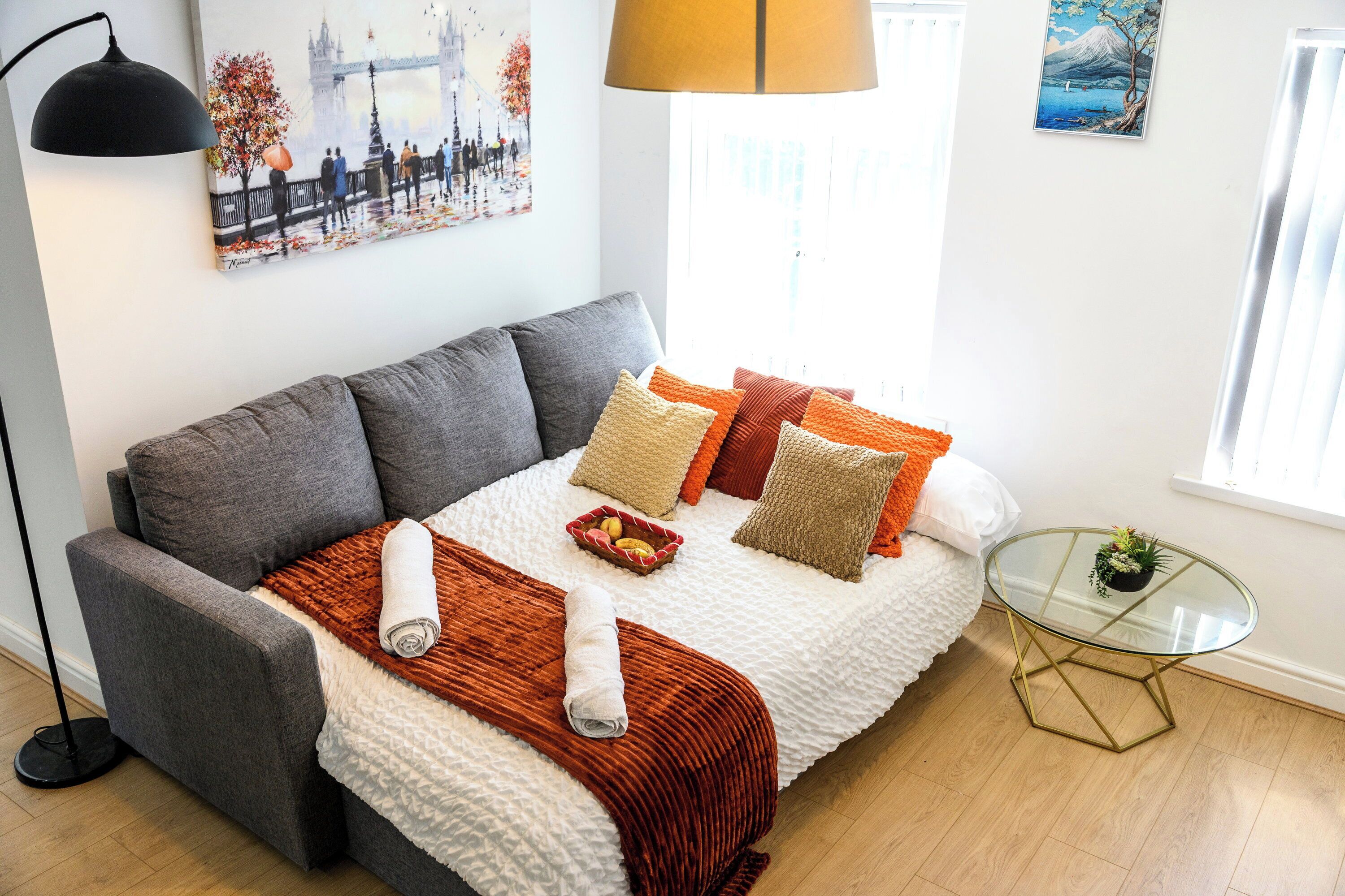 2 bedrooms, desk, iron/ironing board, WiFi