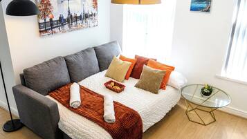 2 bedrooms, desk, iron/ironing board, WiFi