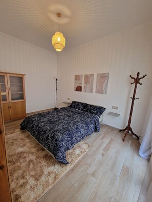 1 chambre, fer et planche à repasser, accès Internet, draps fournis