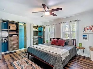 2 habitaciones, tabla de planchar con plancha, wifi y ropa de cama 