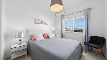 2 habitaciones, tabla de planchar con plancha, wifi y ropa de cama