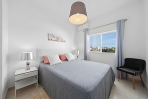 2 habitaciones, tabla de planchar con plancha, wifi y ropa de cama 