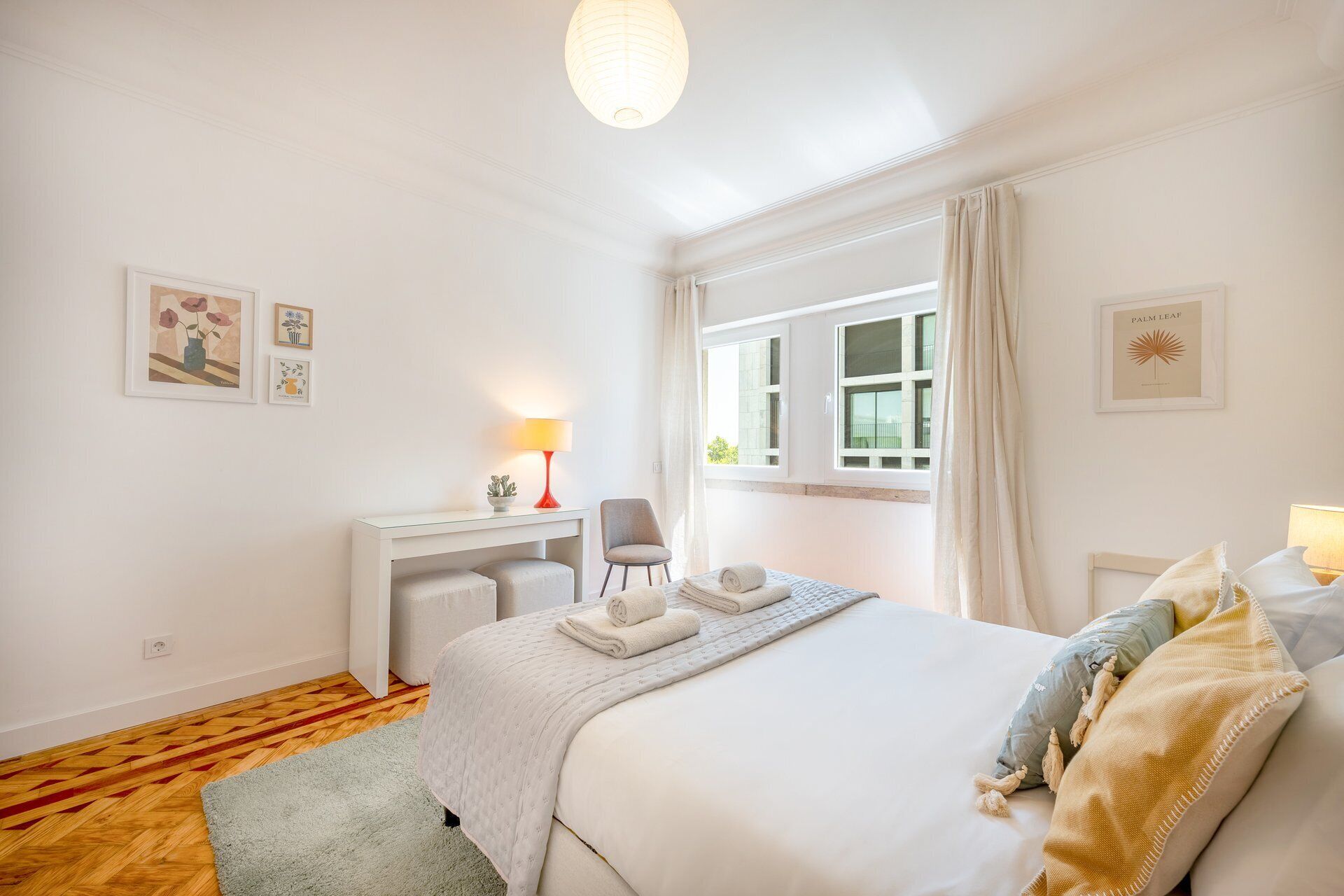 2 slaapkamers, een strijkplank/strijkijzer, internet, beddengoed