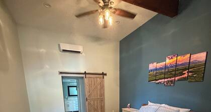 Schoolhouse - Spacious 1-bedroom apartment in rural Albany, OR with AC