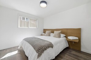 Desk, WiFi, bed sheets