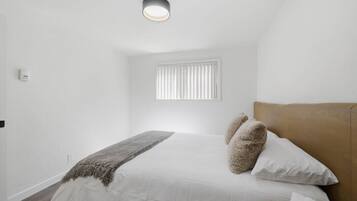 Desk, WiFi, bed sheets