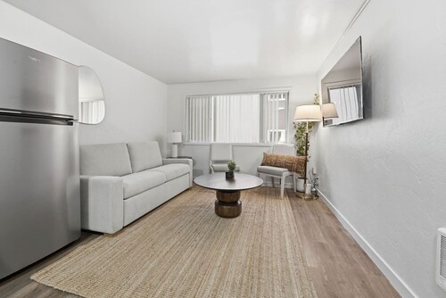 Fresh Remodel Near UO & Hayward Field