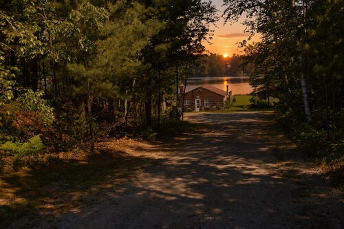Lakefront Cabin on Lake Elni-Kayaks-Firepit-Sunsetperfect for relaxing getaway